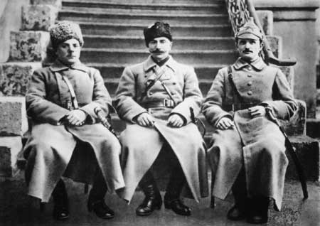 骑兵军三大领袖：伏罗希洛夫，布琼尼，夏坚科
